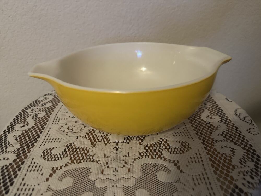 Vintage Pyrex 443 Yellow Cinderella Mixing Bowl 2.5 Qt Nesting Bowl USA